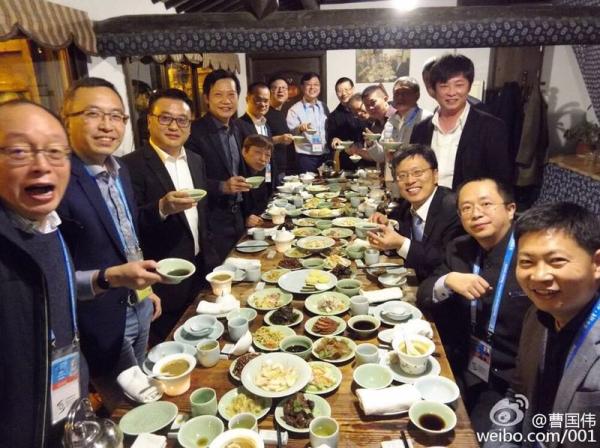 11月16日晚，第三屆世界互聯(lián)網(wǎng)大會，互聯(lián)網(wǎng)大佬在浙江烏鎮(zhèn)小聚。
