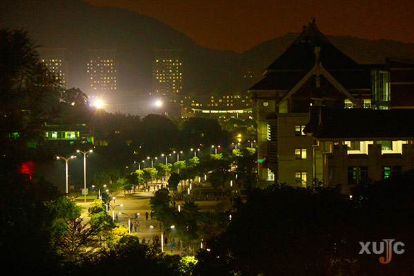 如何選購三遙路燈控制器、無線遠程景觀燈監(jiān)控系統(tǒng)